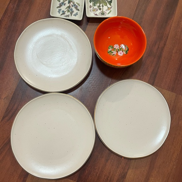 Mixed dinnerware set - Picture 1 of 6